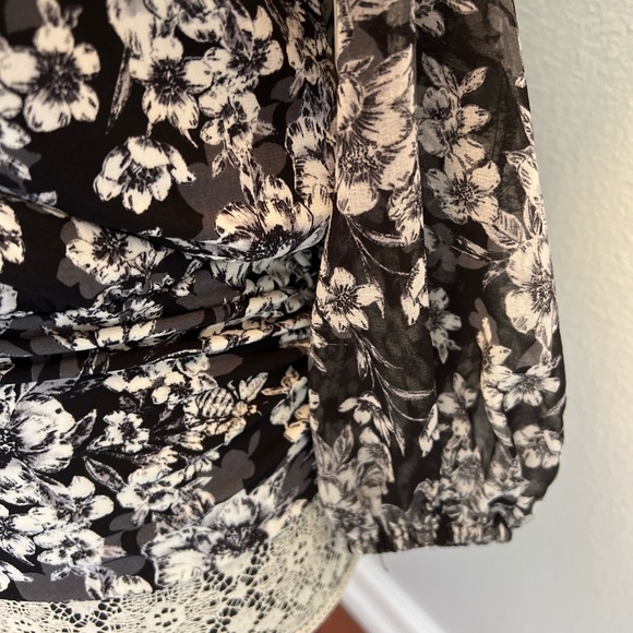 White House Black Market Matte Jersey Floral Surplice Blouse size XS - Picture 8 of 13